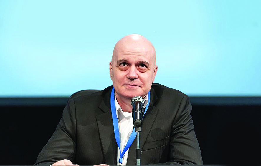 Слави приема след арбитраж в партията си