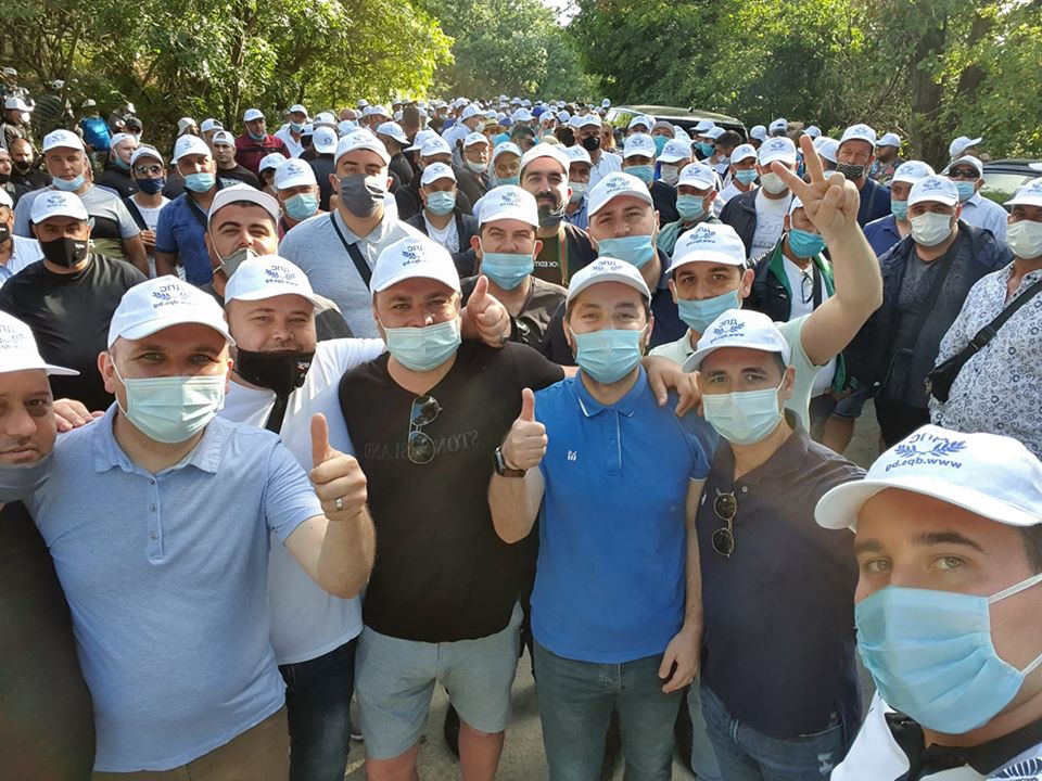 Масово струпване на симпатизанти на ДПС в парк "Росенец"