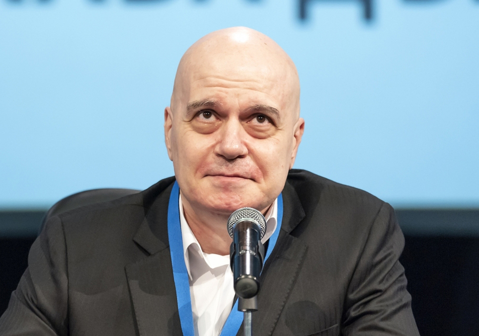 Софийски градски съд разреши вписване на партията на Слави Трифонов