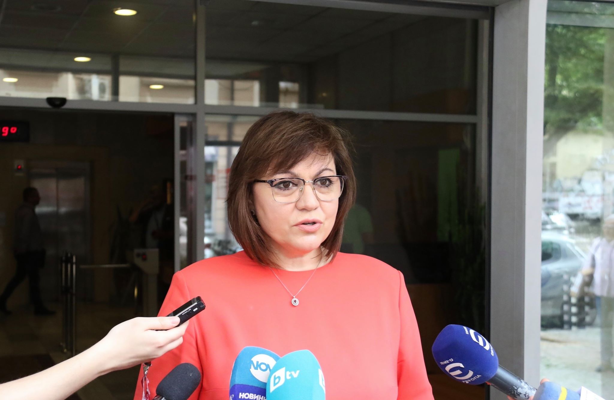 Корнелия Нинова: Няма да оставим нито един човек, участвал на пленума, без грижа