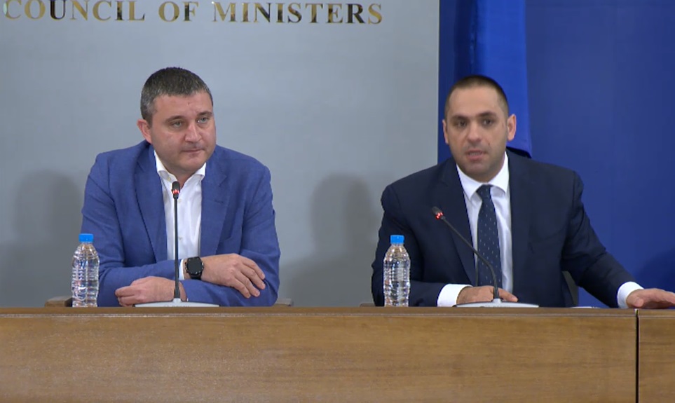 Министър Горанов: Придобиването на акции от ПИБ не представлява държавна помощ