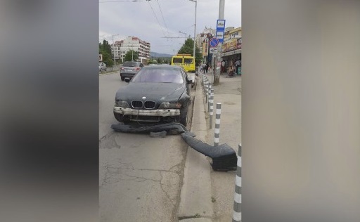 Млад шофьор навлезе в насрещното на столичен булевард и се натресе в 7 коли