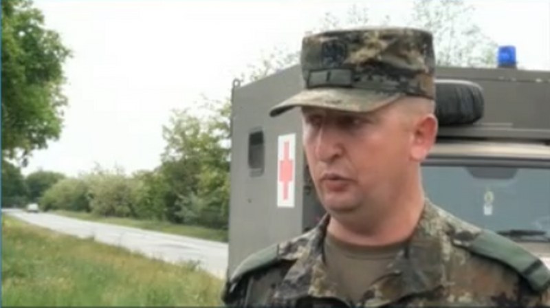 Военнослужещи спасиха 25-годишен мъж, припаднал край полигона в Анево