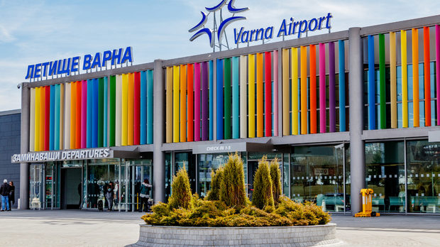 Без градски транспорт за пристигащите от чужбина на летище Варна