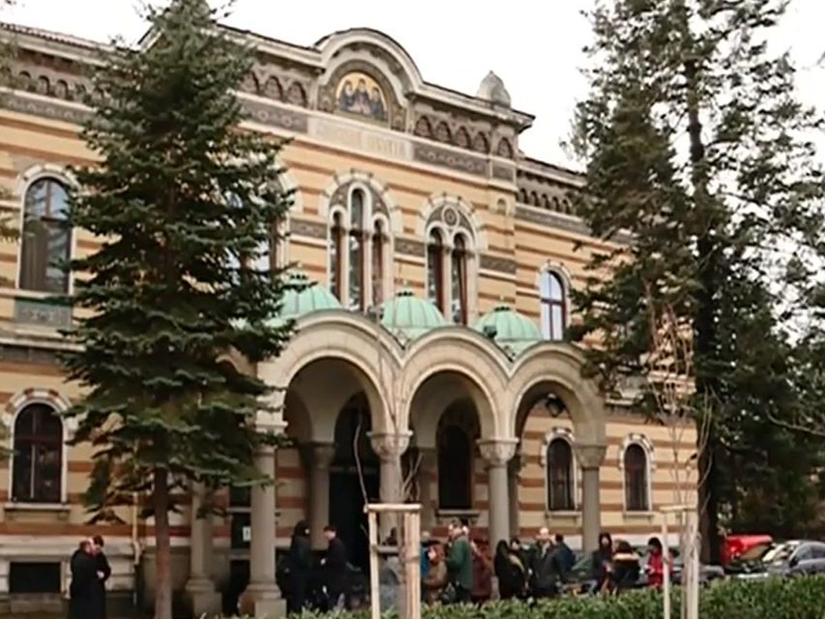 Ученичка от Велико Търново със специалната Патриаршеска награда от конкурс на Светия синод