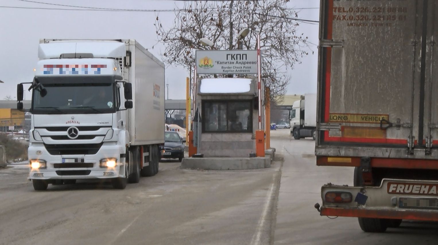 Ананиев временно забрани влизането на хора и автомобили от Турция