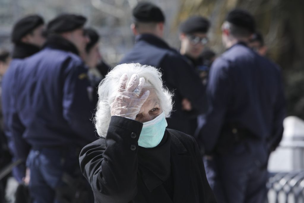 Гърция удължи ограниченията до 4 май