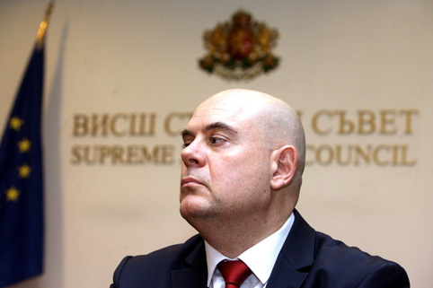 Гешев: Всеки в 7-8 клас с електронен подпис на родител и елементарни умения може да влезе в системата за разпределение на делата