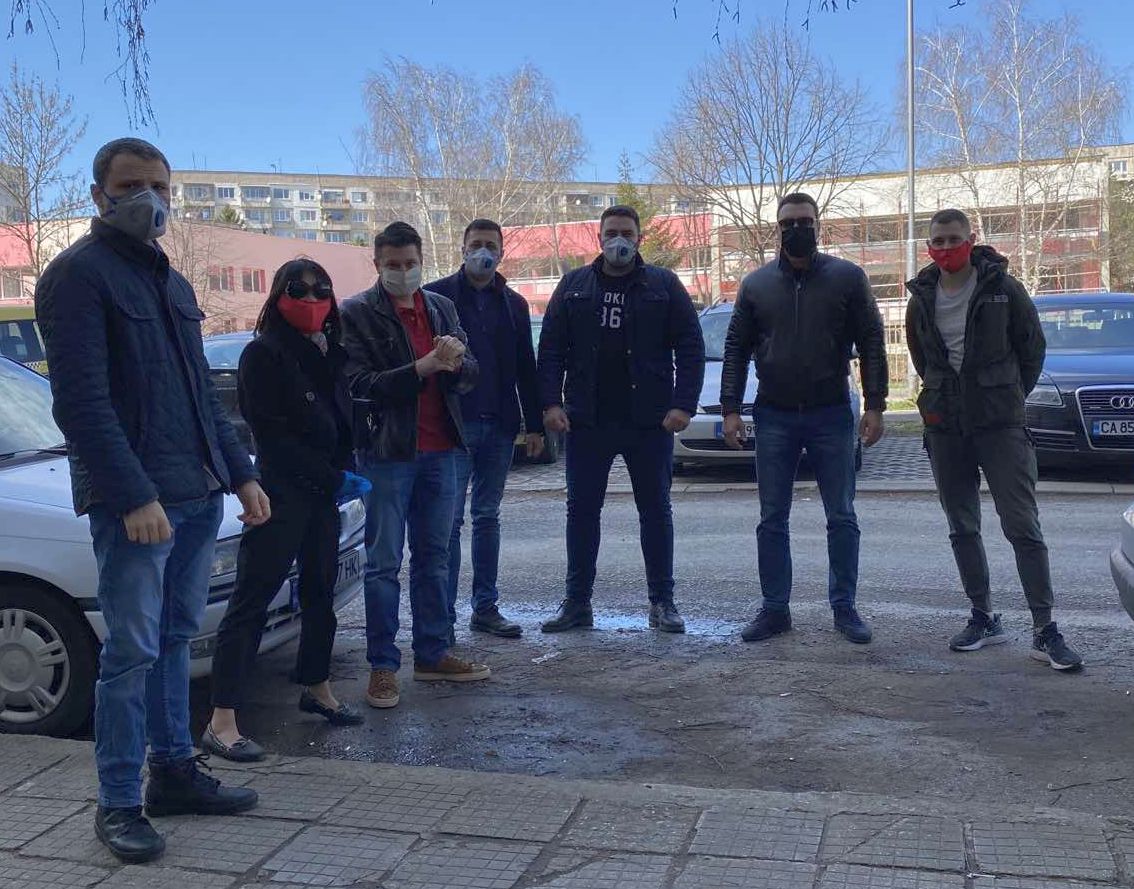Калоян Паргов и младежи от Тимуровските команди на БСП - София организираха дарителска кампания в помощ на 3 сирачета и тяхната баба