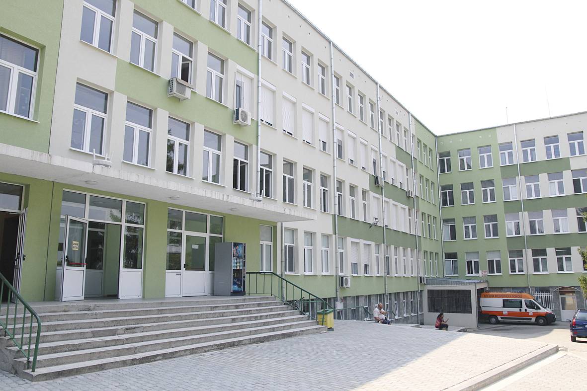 Шест медицински сестри от училищата в Павликени се включват в битката с коронавируса