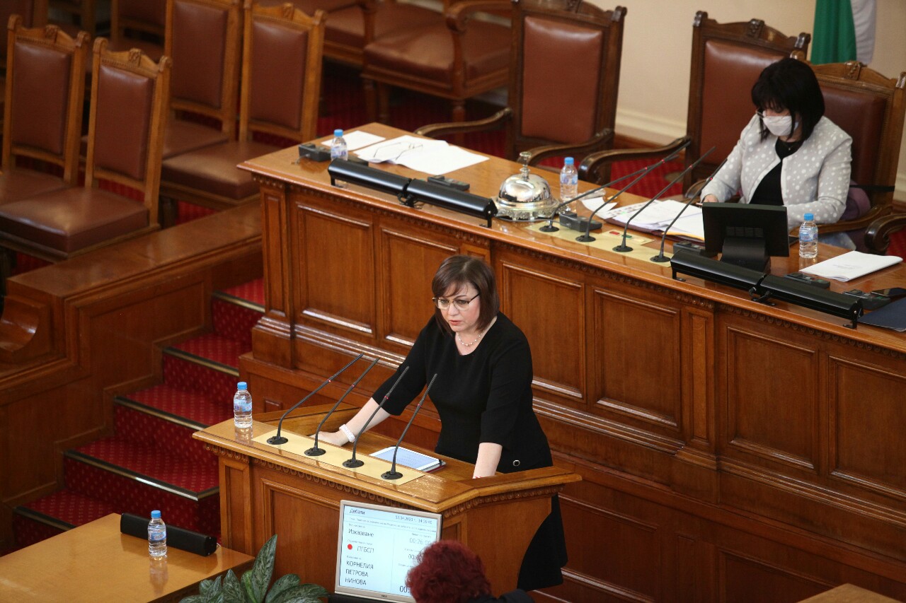 Нинова: Въпросът с депутатските заплати не е временен, той е принципен, морален и политически