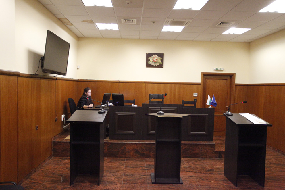COVID-19 спря съдилищата