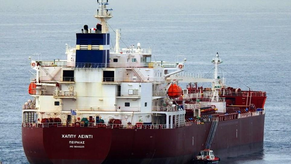 Въоръжена атака срещу гръцки танкер в Камерун, 8 моряци заложници