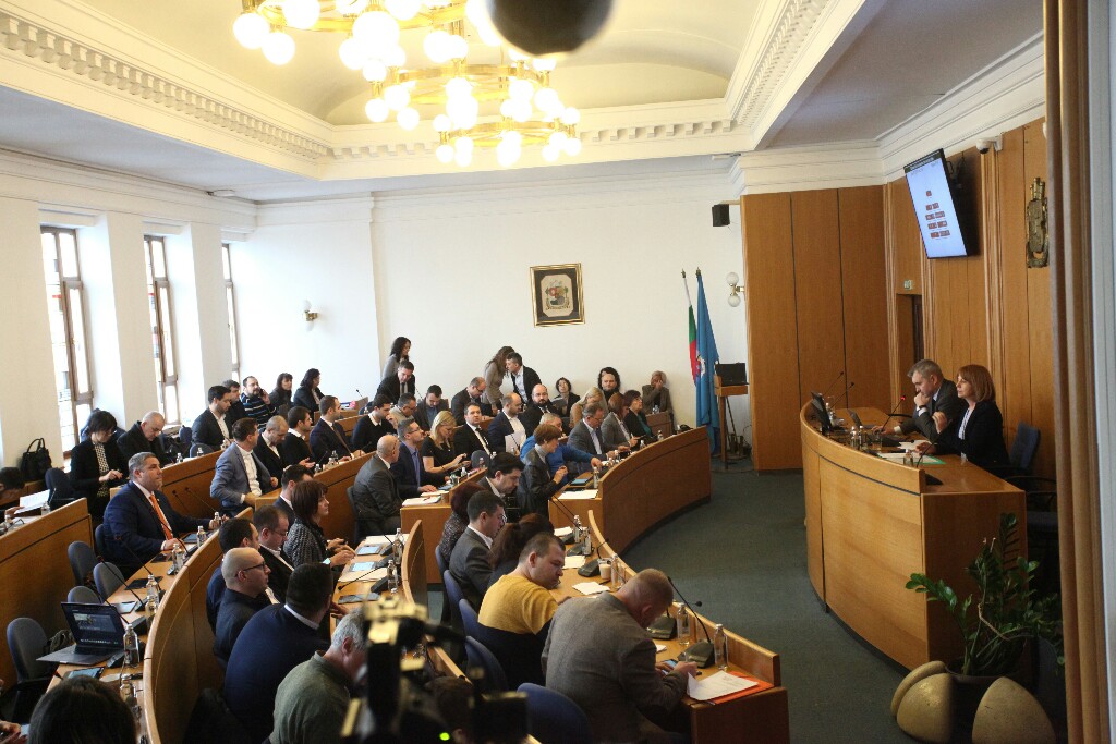 СОС окончателно прие по-високи данъци за автомобилите от 1 януари