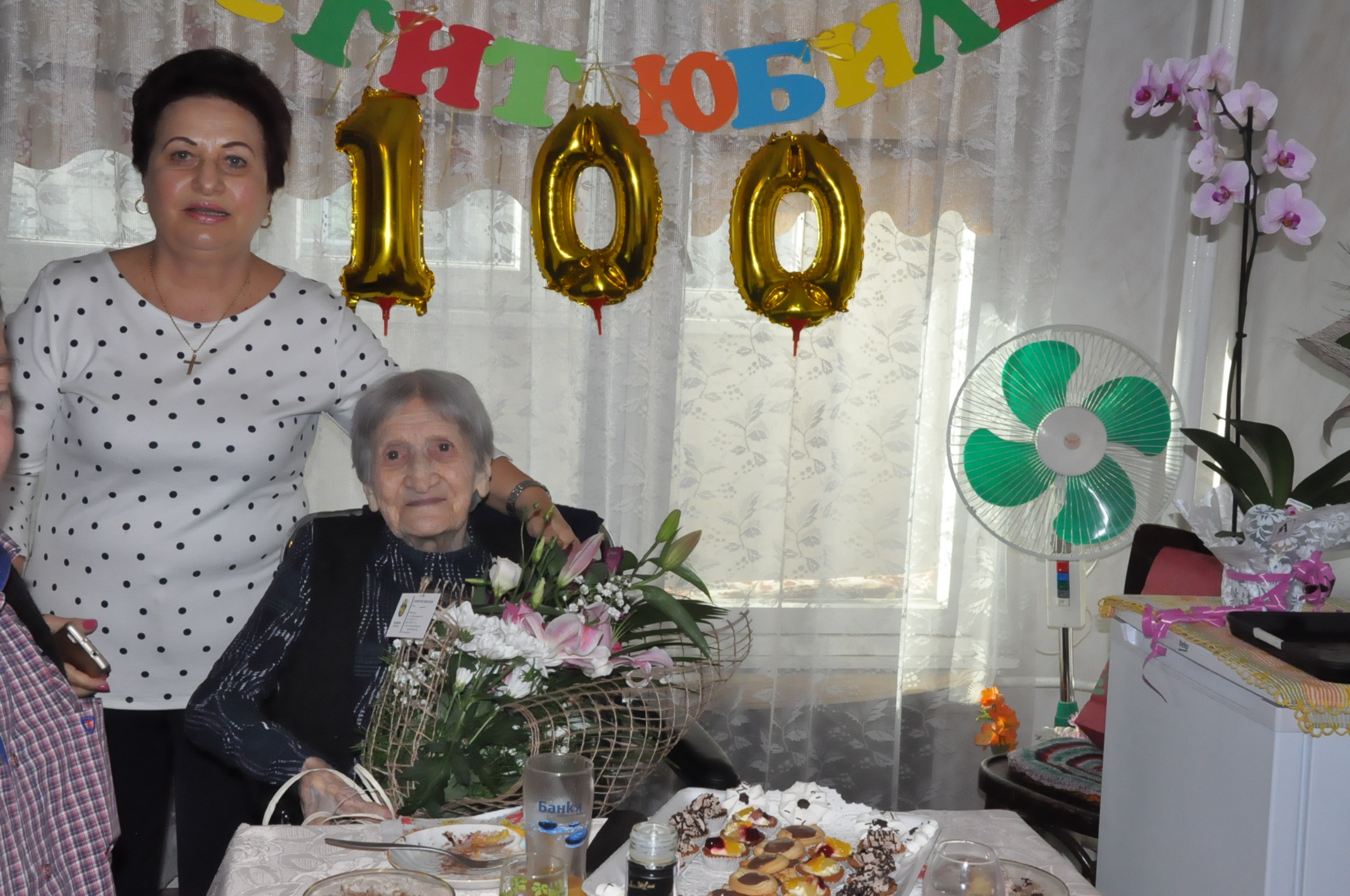 Баба Руса от Бургас навърши 100, слуша всички новини