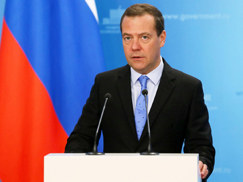 Медведев: Русия не може да спре доставките на газ през Украйна