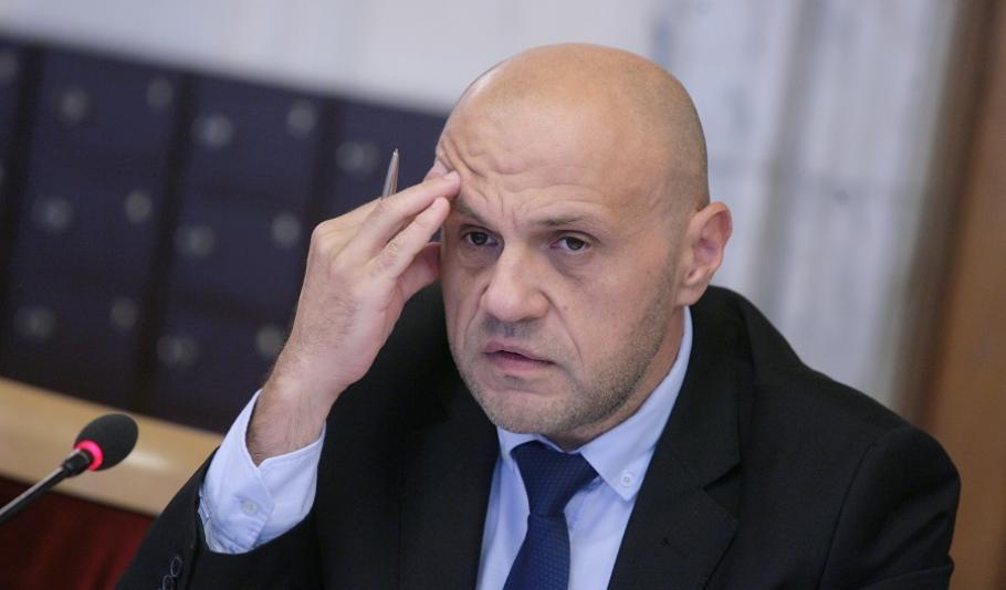 Томислав Дончев: Трябва да бъде овладяна масовата обществена истерия, че някой ще вземе децата на хората