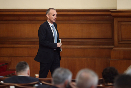 Министър Вълчев: Трябва ни политически консенсус, че учителските заплати ще са над средните