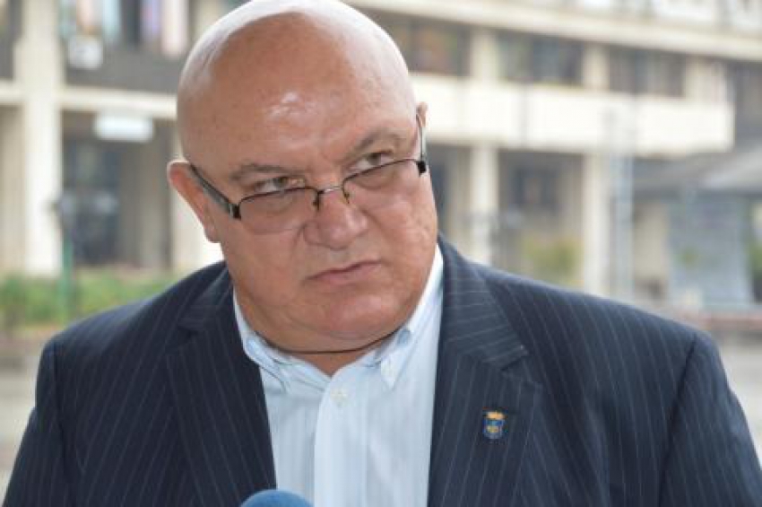 Видинският кмет заменя пенсионерите с бакалаври