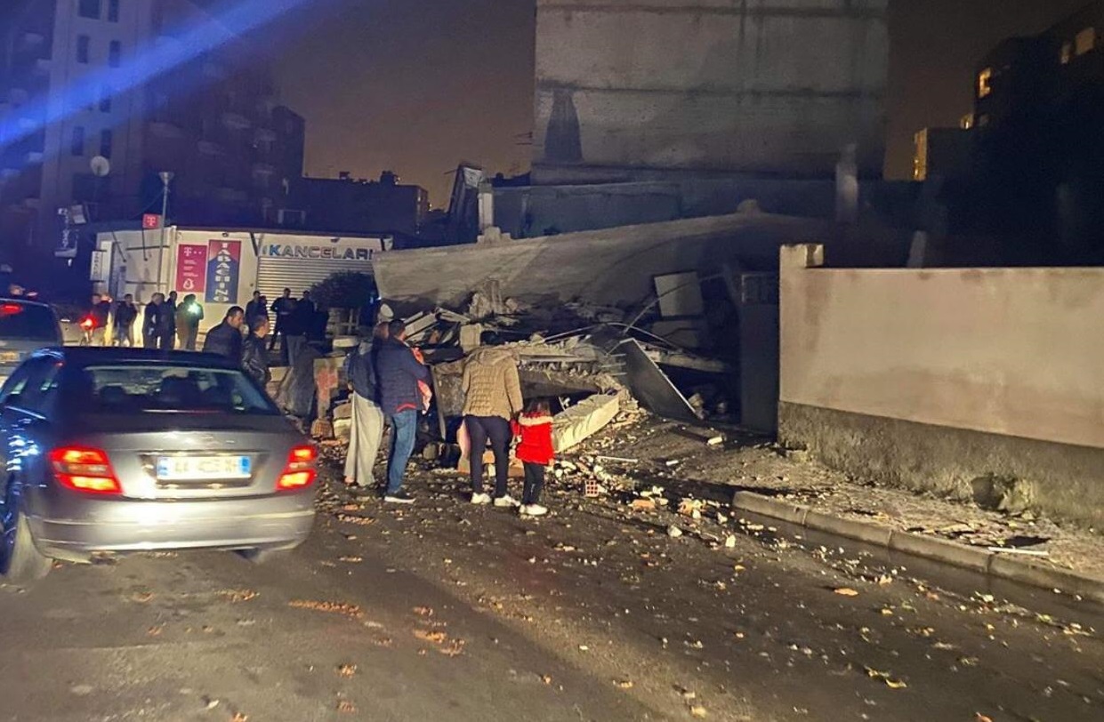 Отпускаме 200 хил. лв. помощ на албанското правителство след силното земетресение