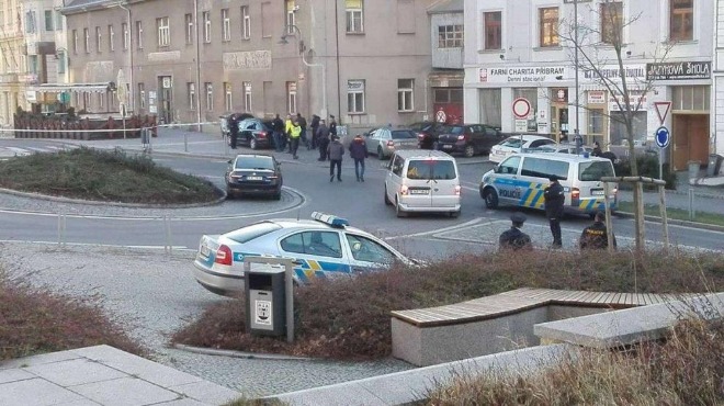 28-годишен взе заложници в банка в Чехия