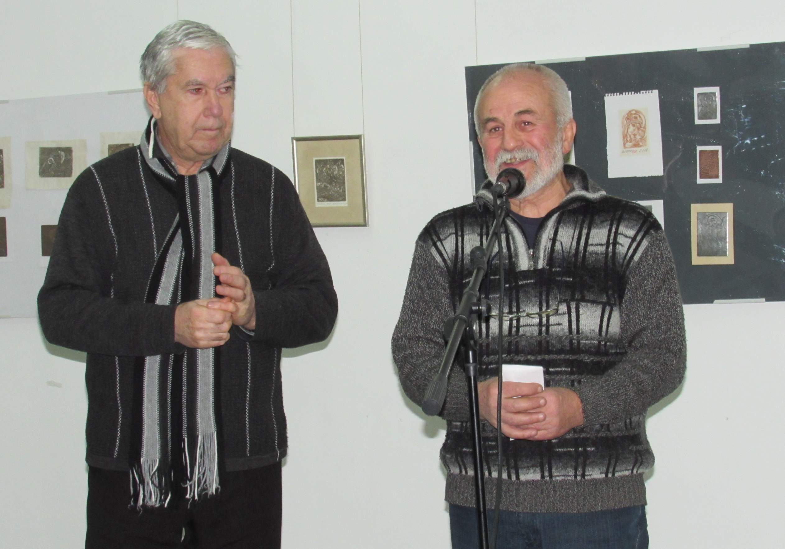 Художник раздаде над 100 Богородици