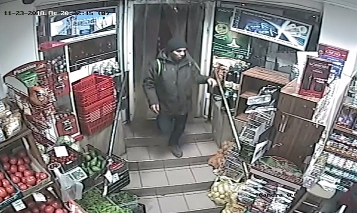 Полицията издирва мъж, ограбил 500 лв от магазин за храни (ВИДЕО)