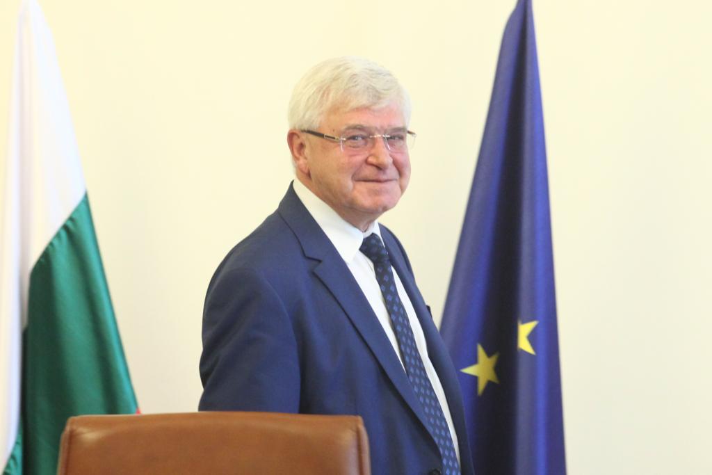 Кирил Ананиев подписа анекса към Националния рамков договор
