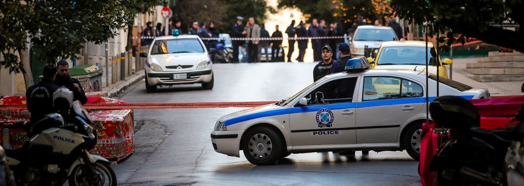Бомба избухна на пъпа на Атина, съмнения за атентат