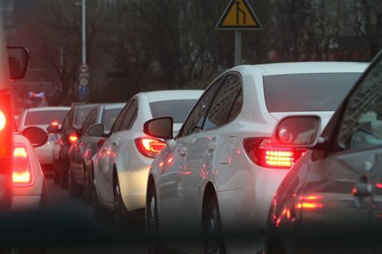 Тапа на тунел Витиня, автомобилите едва пълзят към София