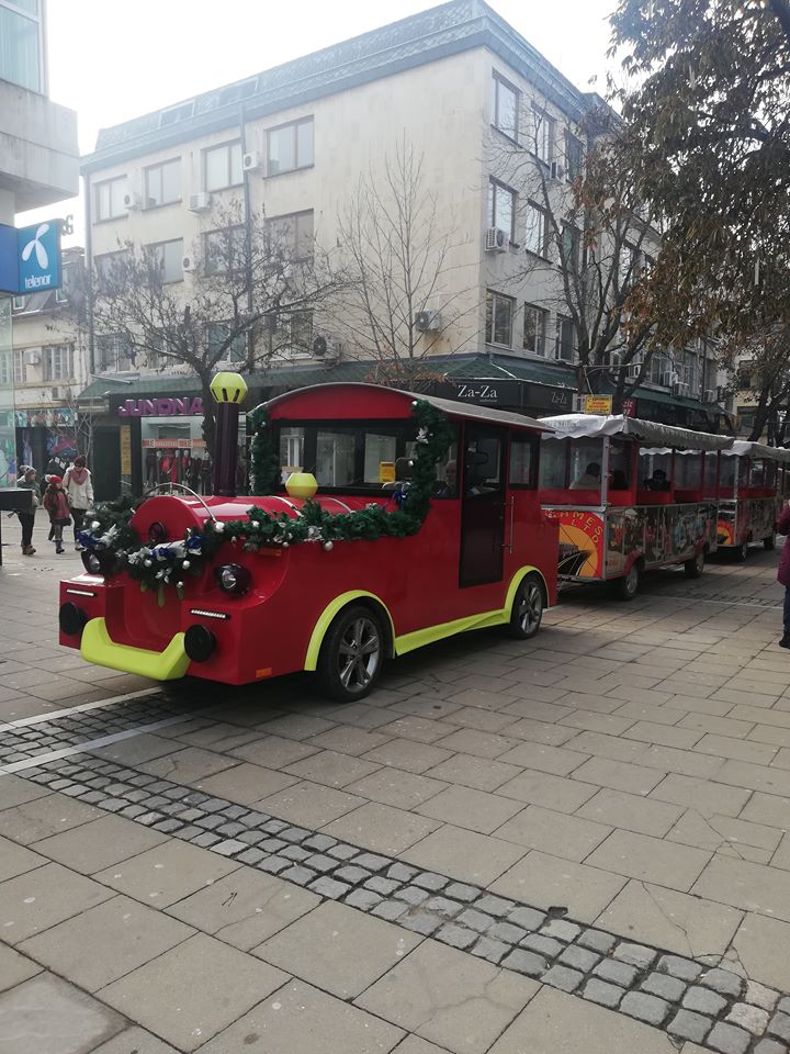 Приказно влакче в Благоевград вози децата безплатно