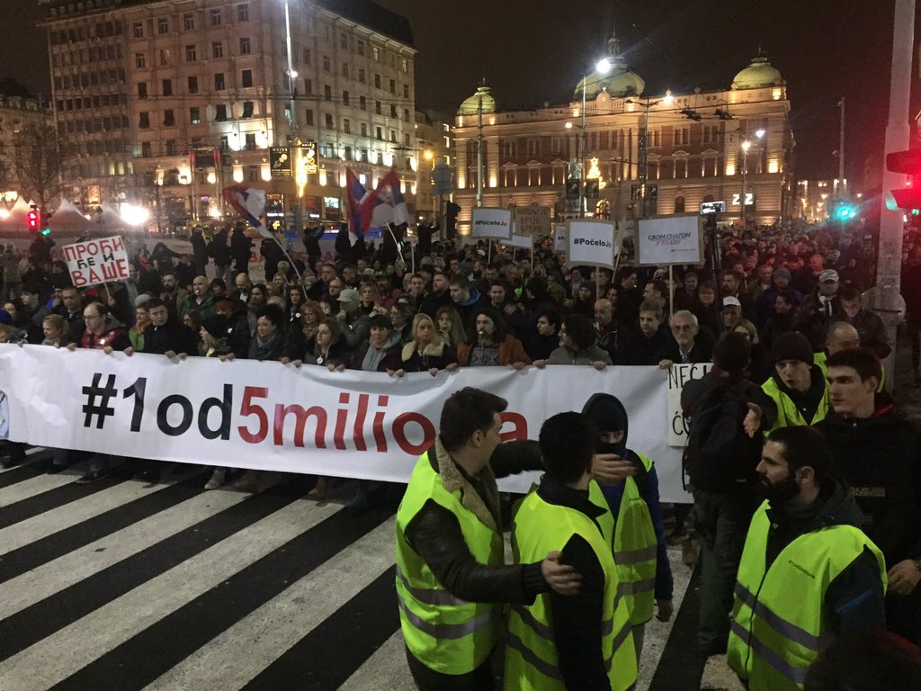 Хиляди излязоха на протест срещу управлението на президента Александър Вучич в Белград