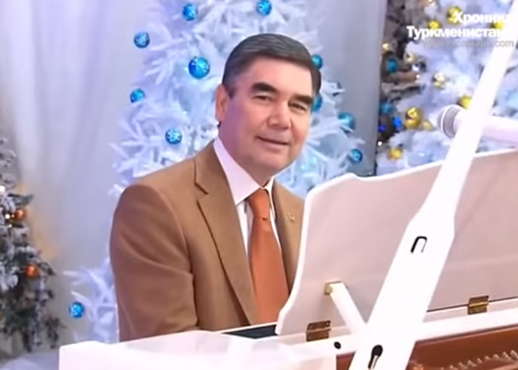 Президентът на Туркменистан записа коледна песен (ВИДЕО)