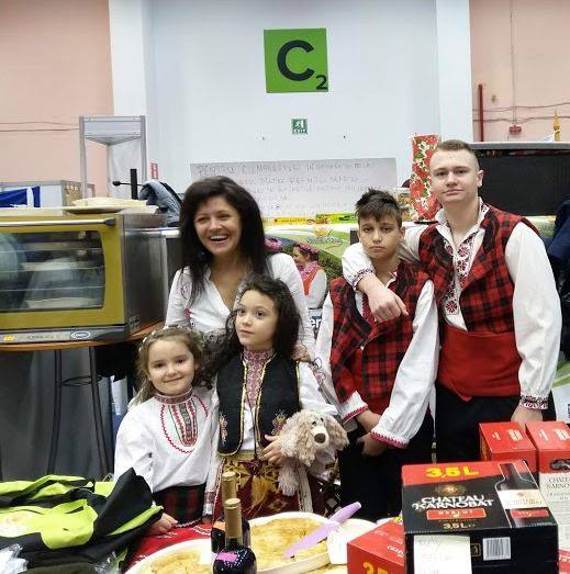 Елена участва на Коледния благотворителен базар в Букурещ