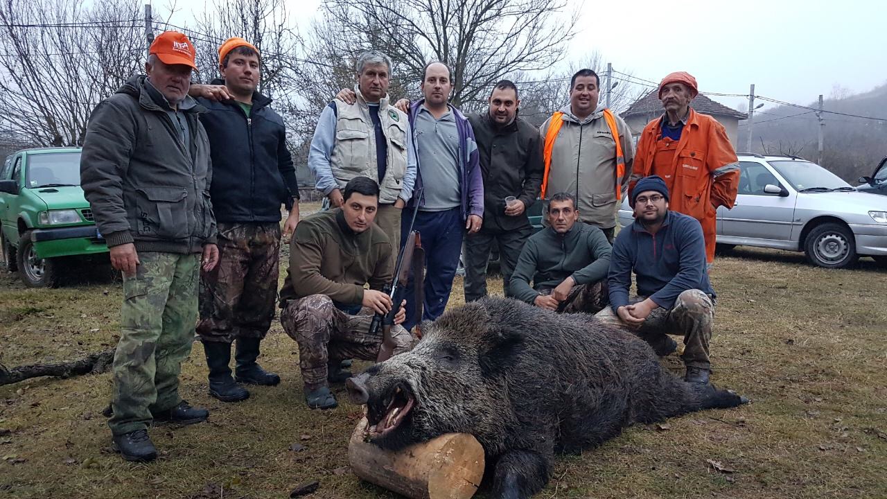 Двойник на Дядо Коледа гръмна златен глиган в Балкана