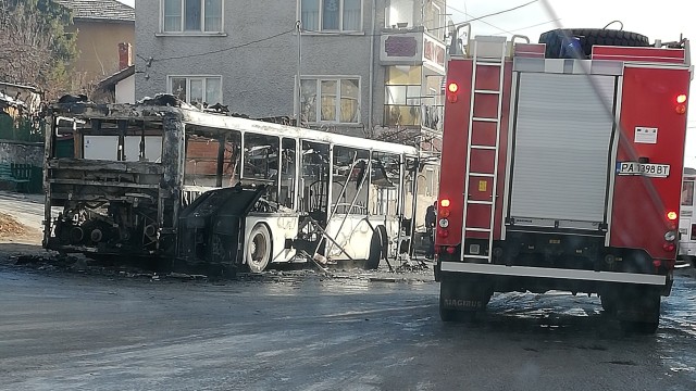 Автобус изгоря във Велинград
