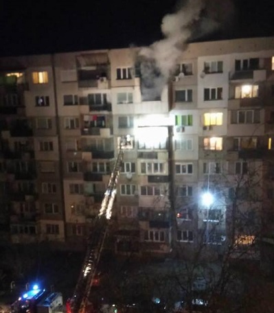Пожар в столичния квартал "Надежда 3", мъж пострада