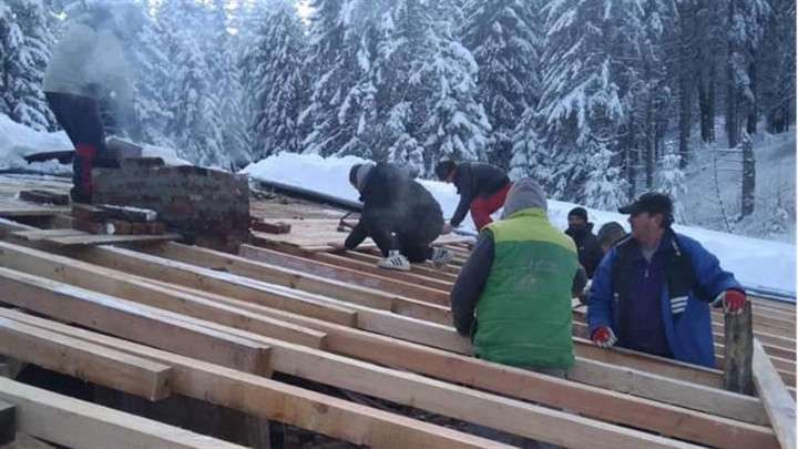 Възстановиха ударената от торнадо хижа „Ком”