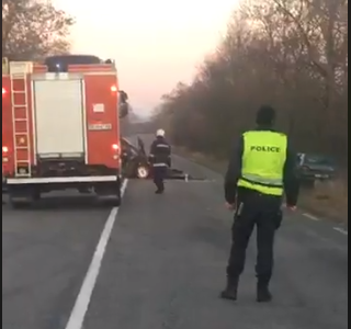 В тежко състояние е една от ранените жени в катастрофата край Саранци, две деца и баща им са приети в "Пирогов"