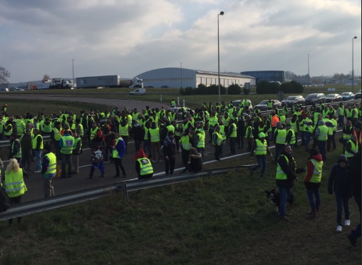 135 души ранени и над 1300 задържани при протестите във Франция