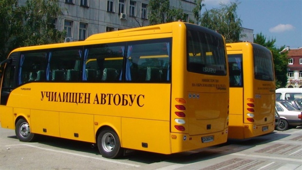 МОН предостави два школски автобуса в Свищов