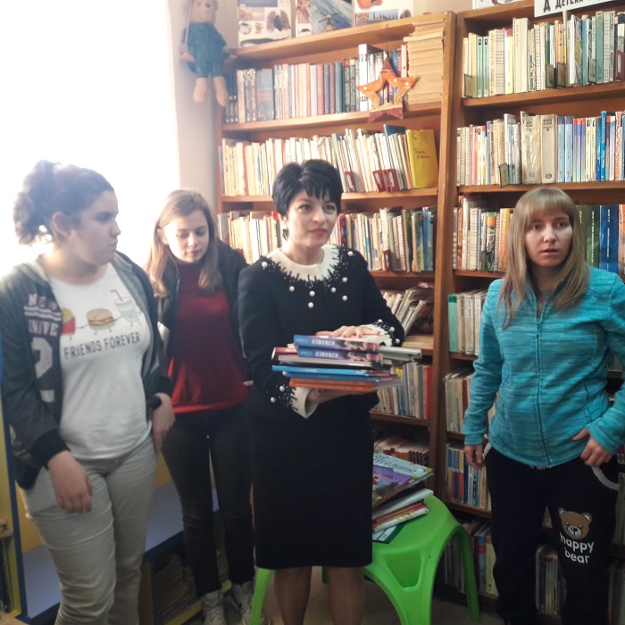 Народният представител от  ПП ГЕРБ Десислава Атанасова дари книги на  читалището в село Труд
