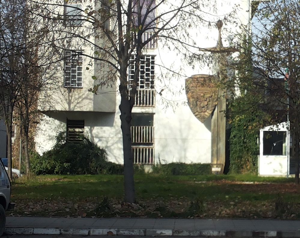 Пиян нападна полицай в районното в Самоков