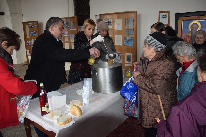 Раздадоха рибен курбан за Никулден в Елена