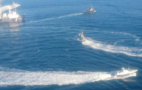 Руският съд арестува 12 украински моряци за нарушение на границите на страната