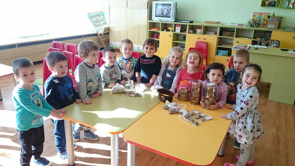 Акцията "Жълти стотинки - Деца помагат на деца" и в Бургас