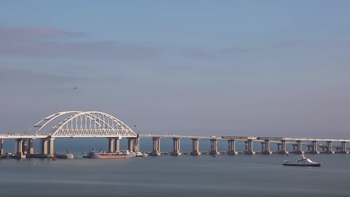 Възобновено е движението на граждански кораби през Керченския проток