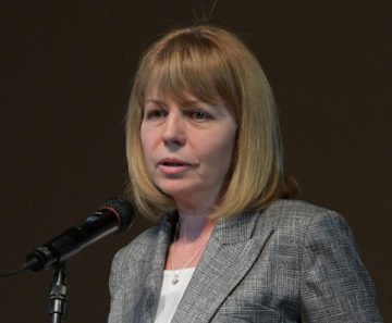 Фандъкова призова софийските адвокати да работят заедно с общината за защитата на правата на децата и жените