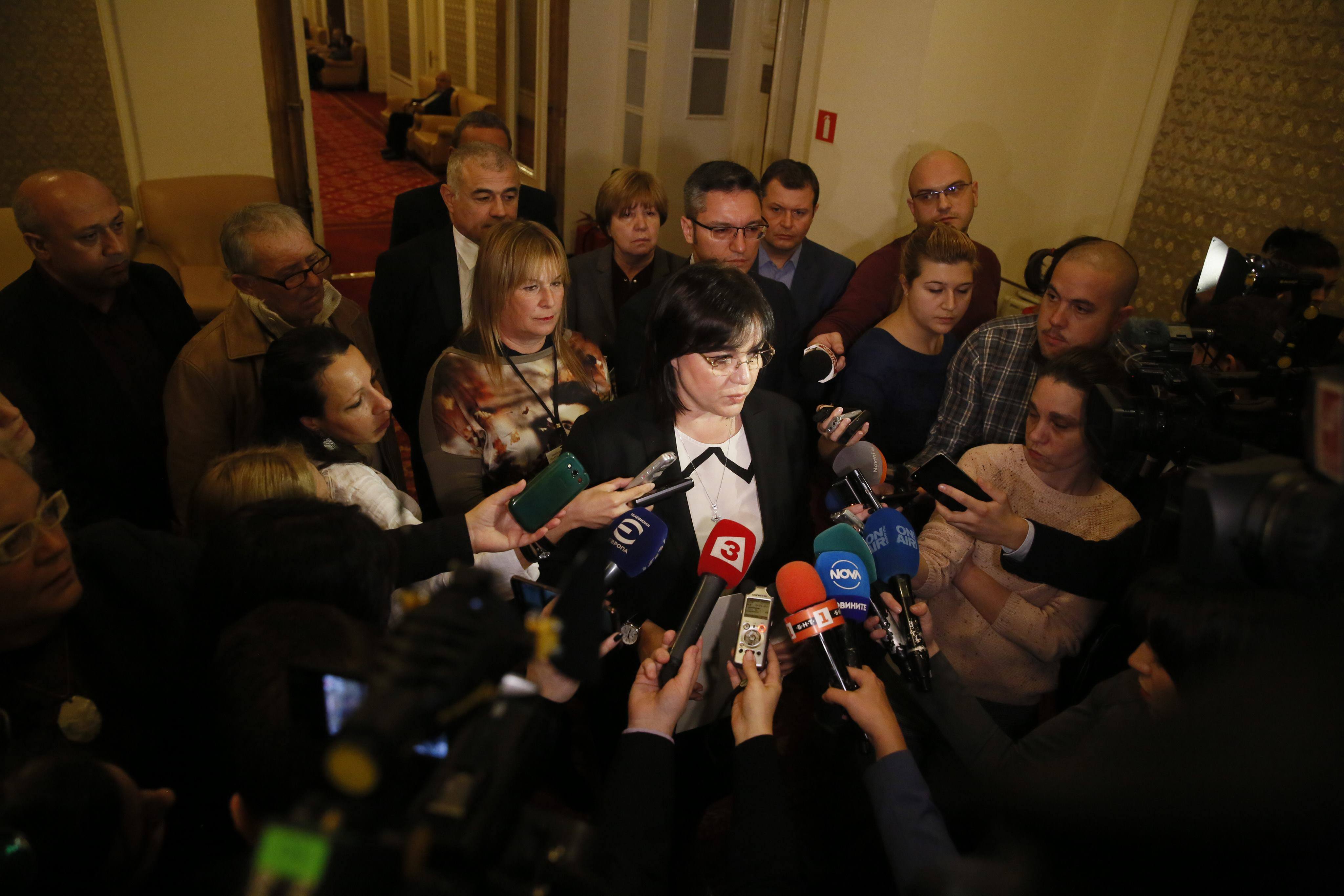 Корнелия Нинова: Изпращам писмо до европейските посланици за ограничаване правата на опозицията и за полицейщина