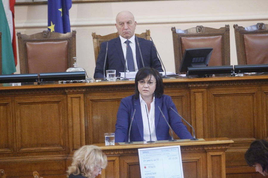 Нинова: Полицаи във всяко село, а не след лидер на опозицията